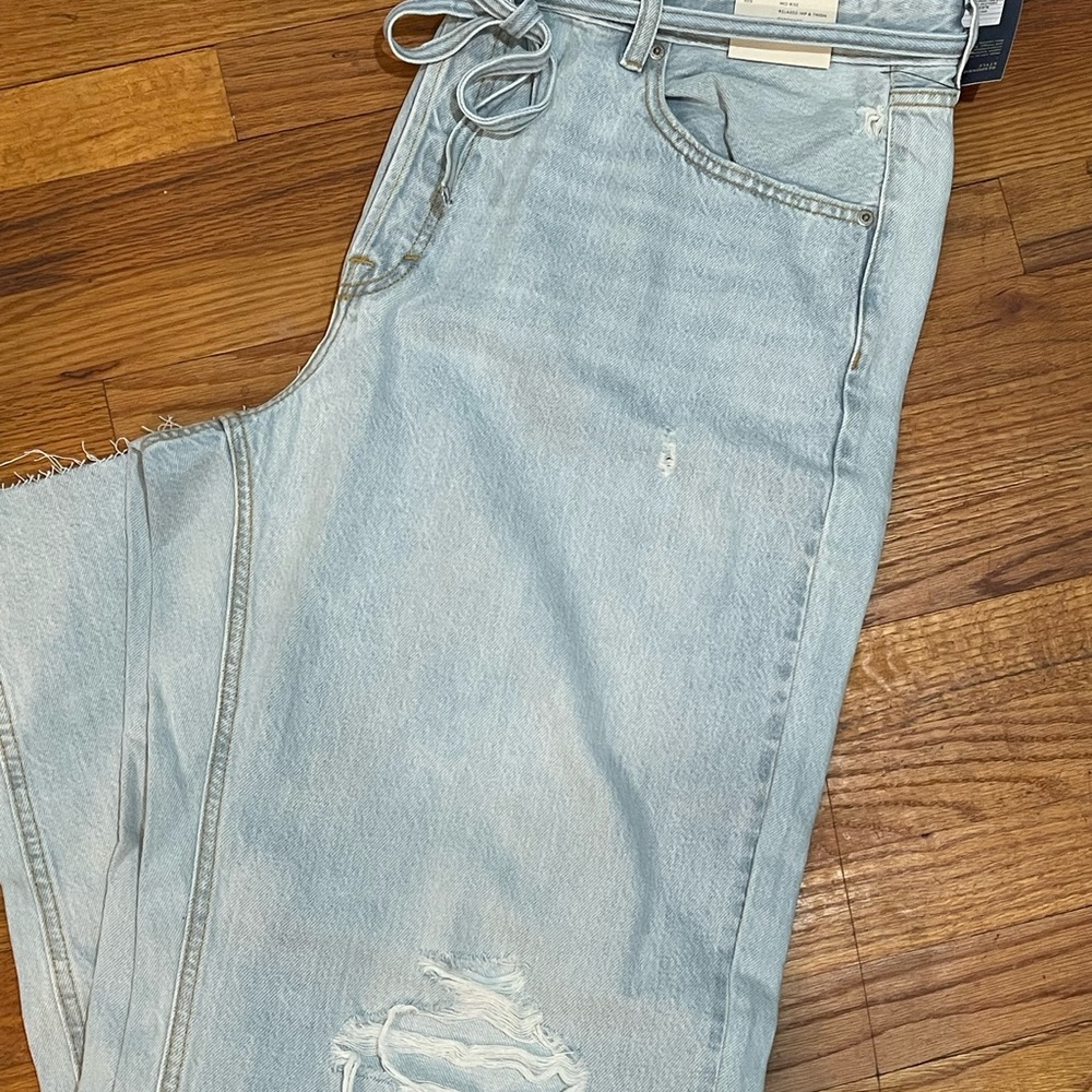 Universal Thread Light Wash Wide Leg Jeans w/removeable denim drawstring - Picture 2 of 4